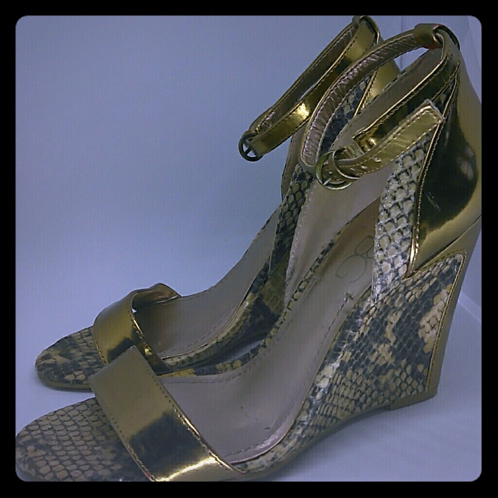 BCBG sandal